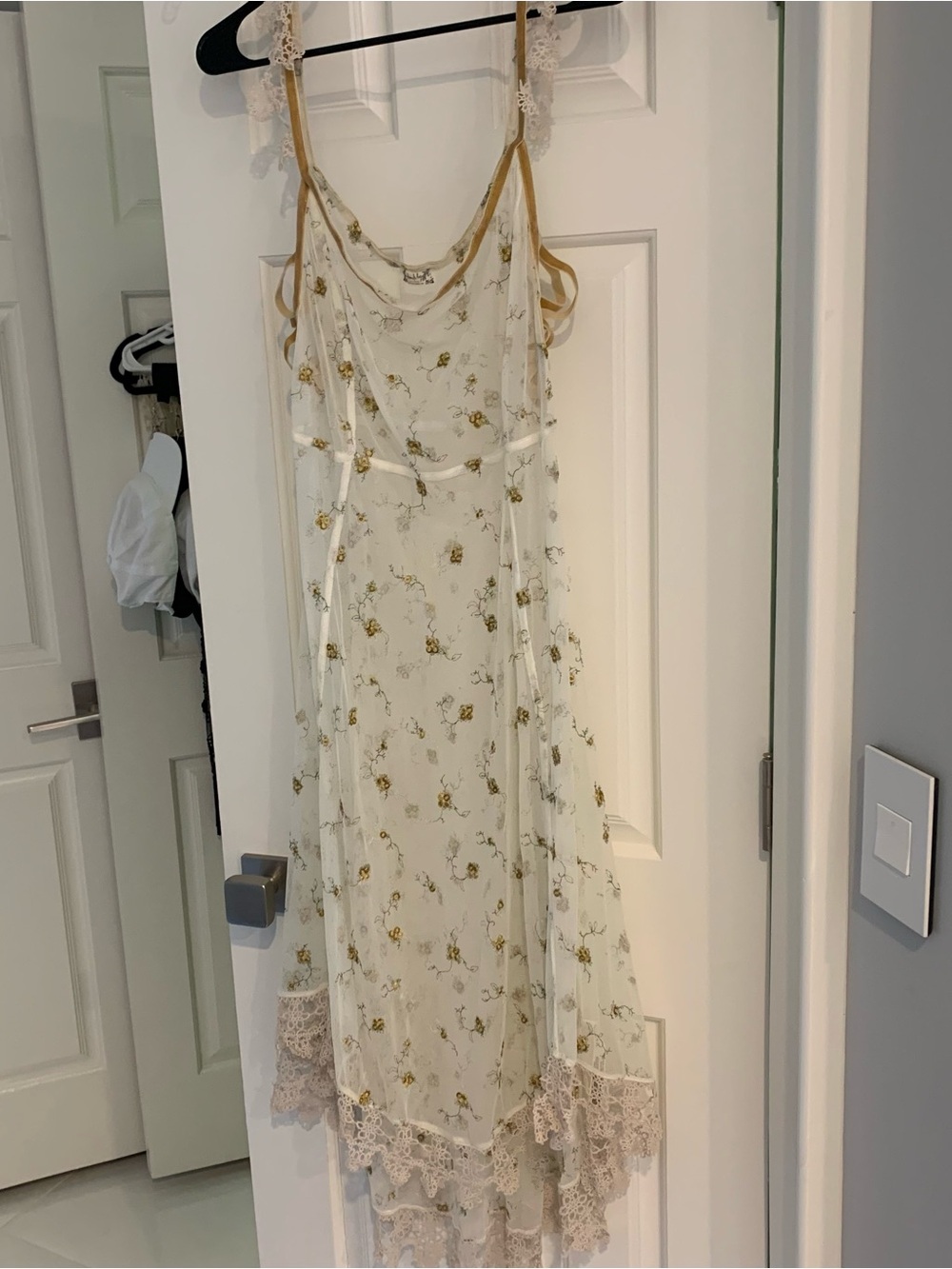 Free People Women’s Cream Floral Lace Slip Dress. Like New. Gold embroidered